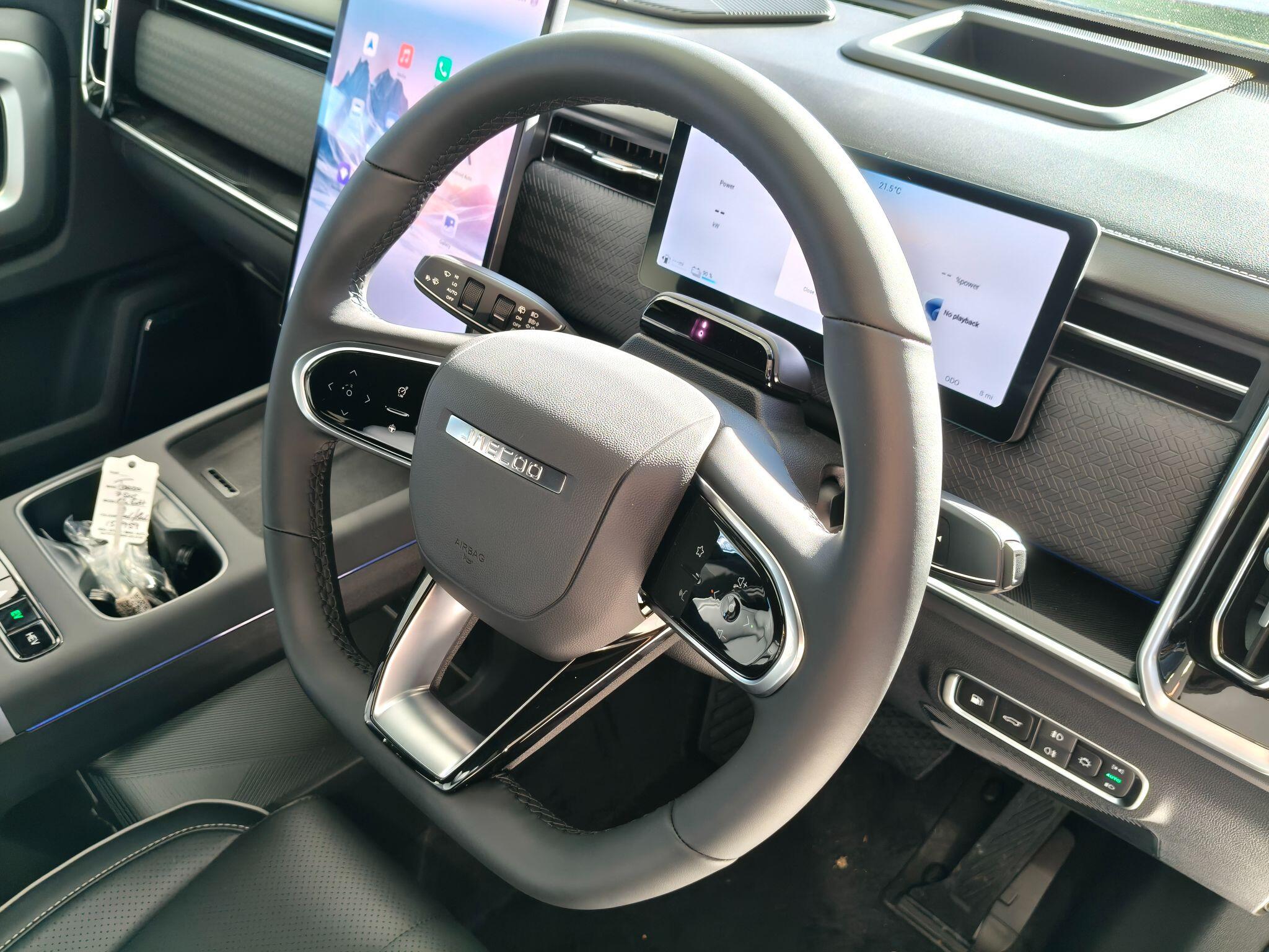 Large vehicle image